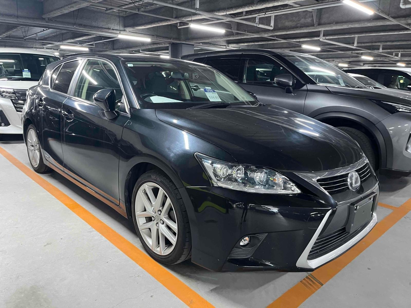 Lexus CT CT200H VER-L