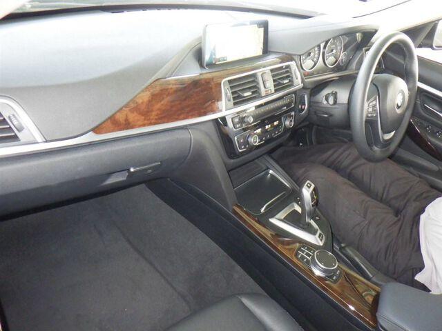 BMW 3 Series 330E RUG JIIPAF