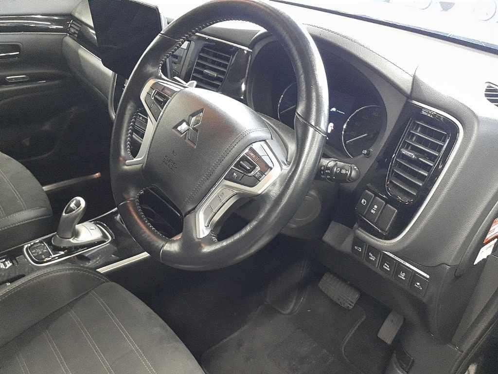 Mitsubishi ｱｳﾄﾗﾝﾀﾞｰPHEV G 4WD