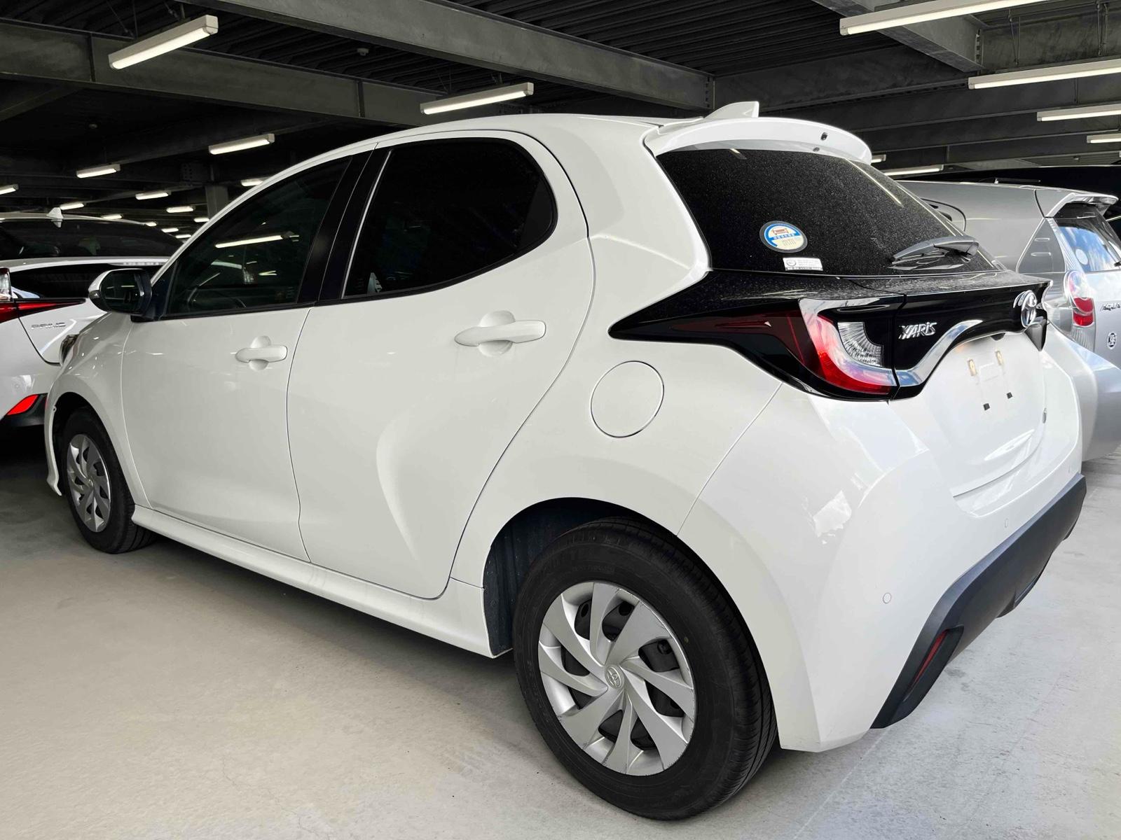 Toyota Yaris HYBRID X