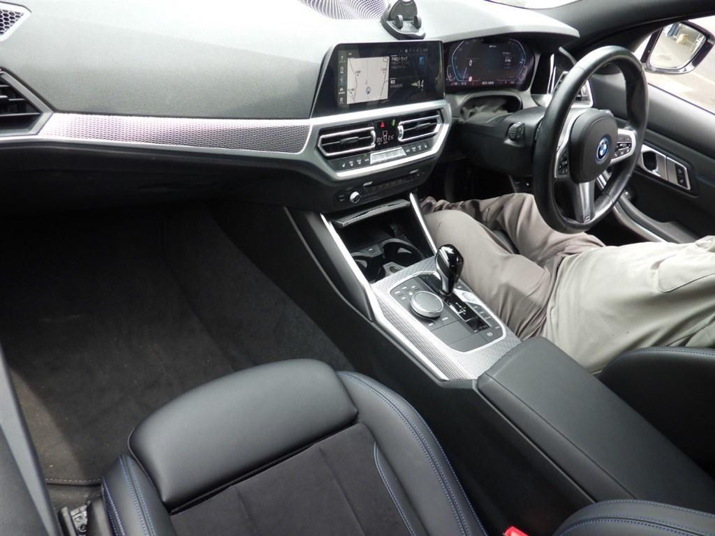 BMW 3 Series 4d 330E M-SPORT