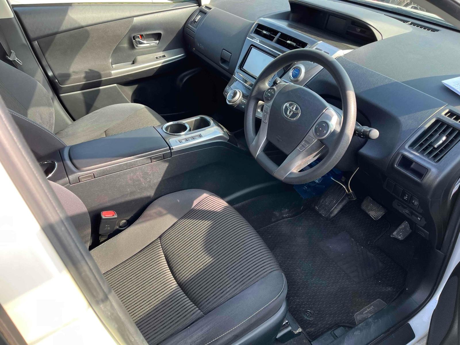 Toyota Prius ALPHA S