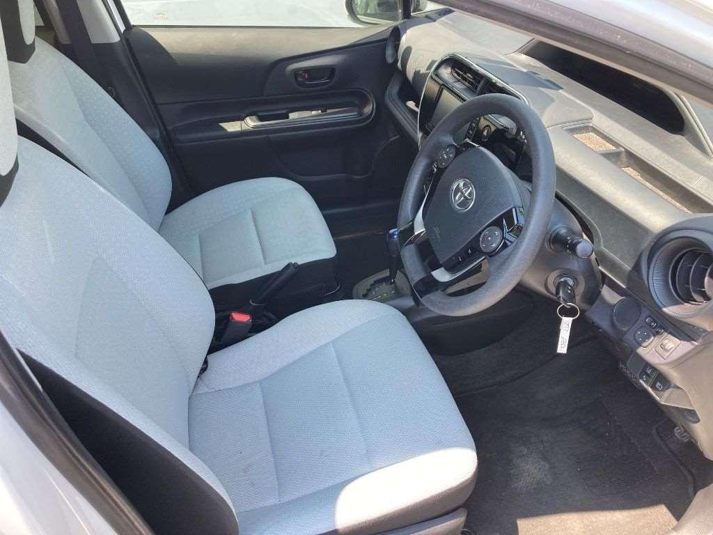 Toyota Aqua L