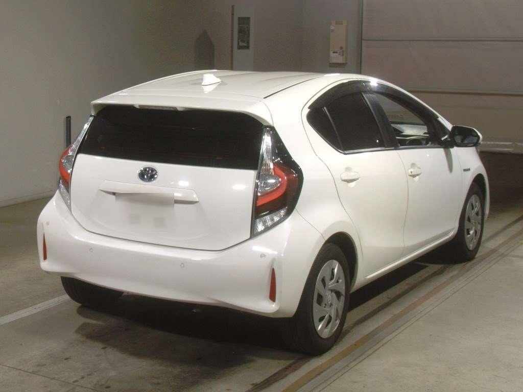 Toyota Aqua L