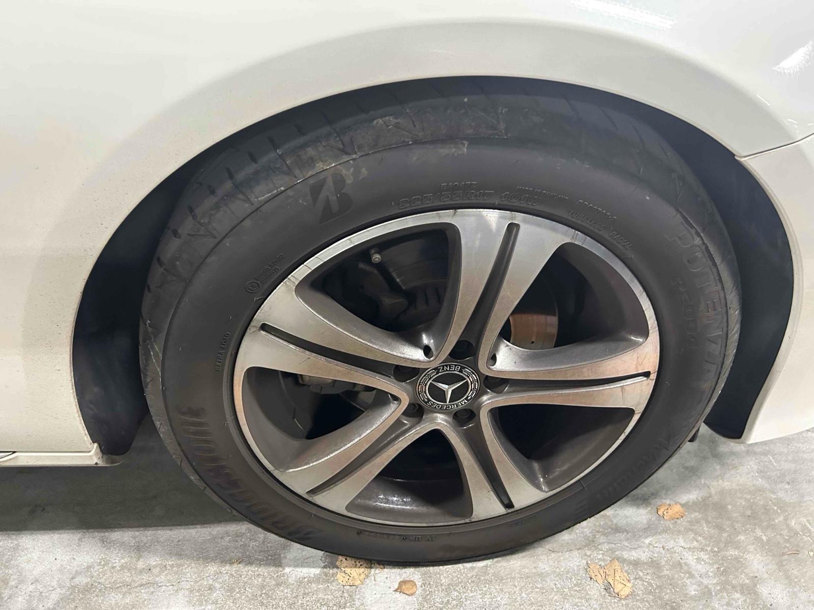 Mercedes-Benz E Class E220D AVANT GYARU