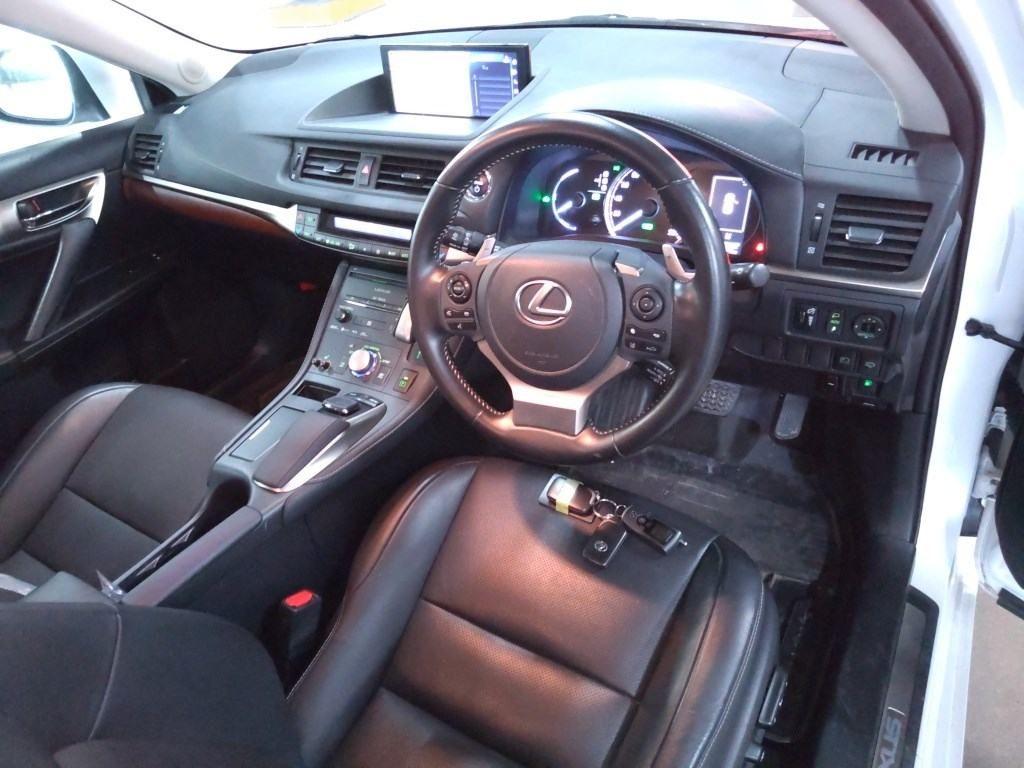 Lexus CT CT200H VER-L