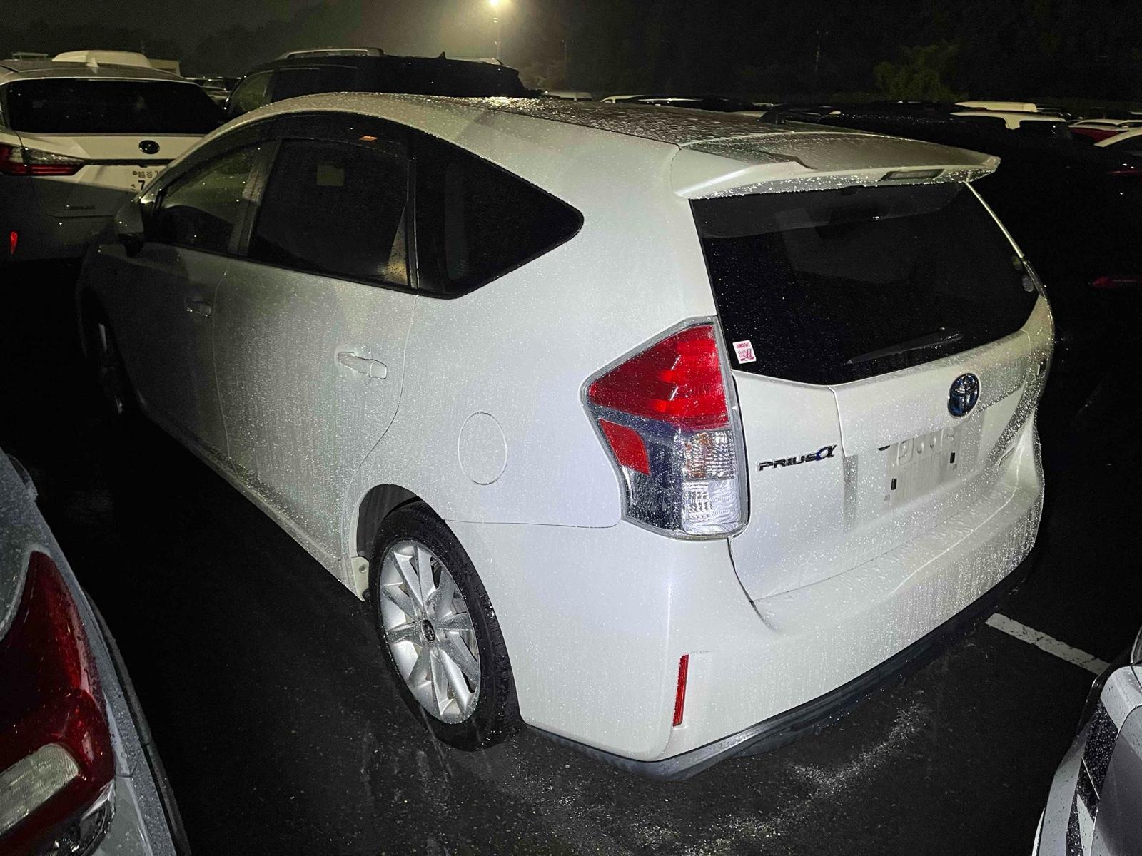 Toyota Prius ALPHA S TOURING SELECTION