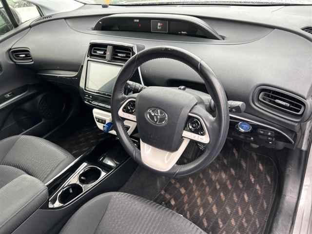 Toyota Prius  S SAFETY PLUS