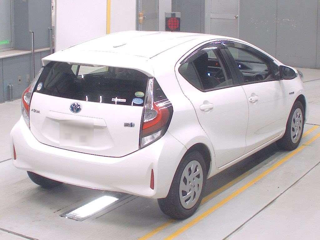 Toyota Aqua L
