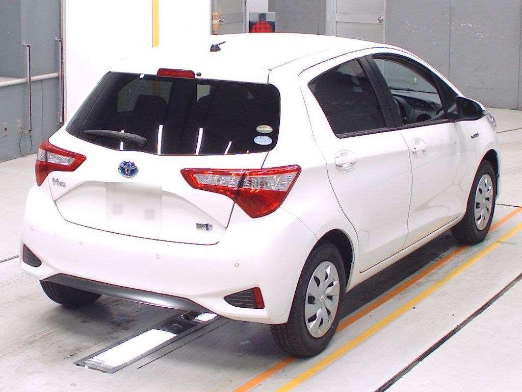 Toyota Vitz HYBRID F