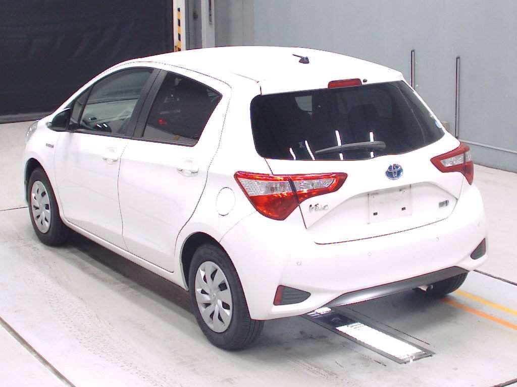 Toyota Vitz HYBRID F