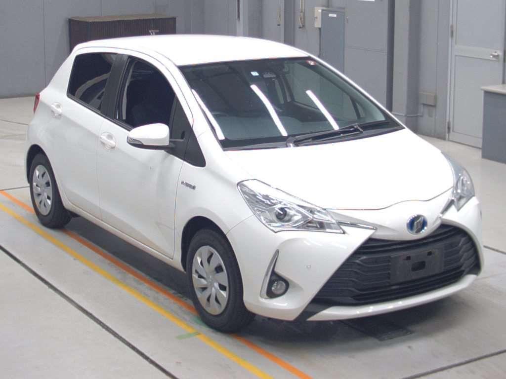 Toyota Vitz HYBRID F