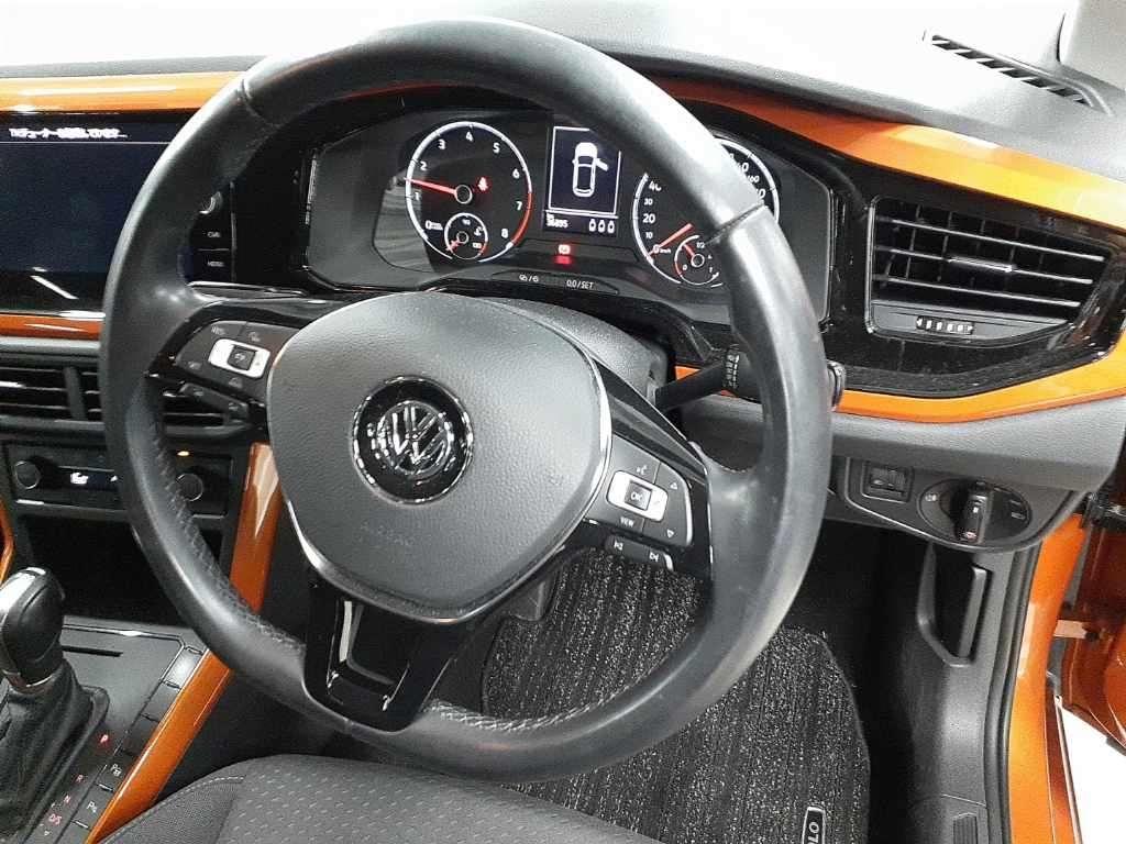 Volkswagen Polo TSIｺﾝﾌｫｰﾄﾗｲﾝ