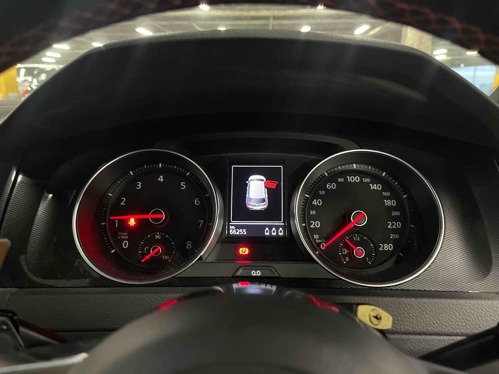 Volkswagen GOLF GTI BASE GRADE DCC PACKAGE