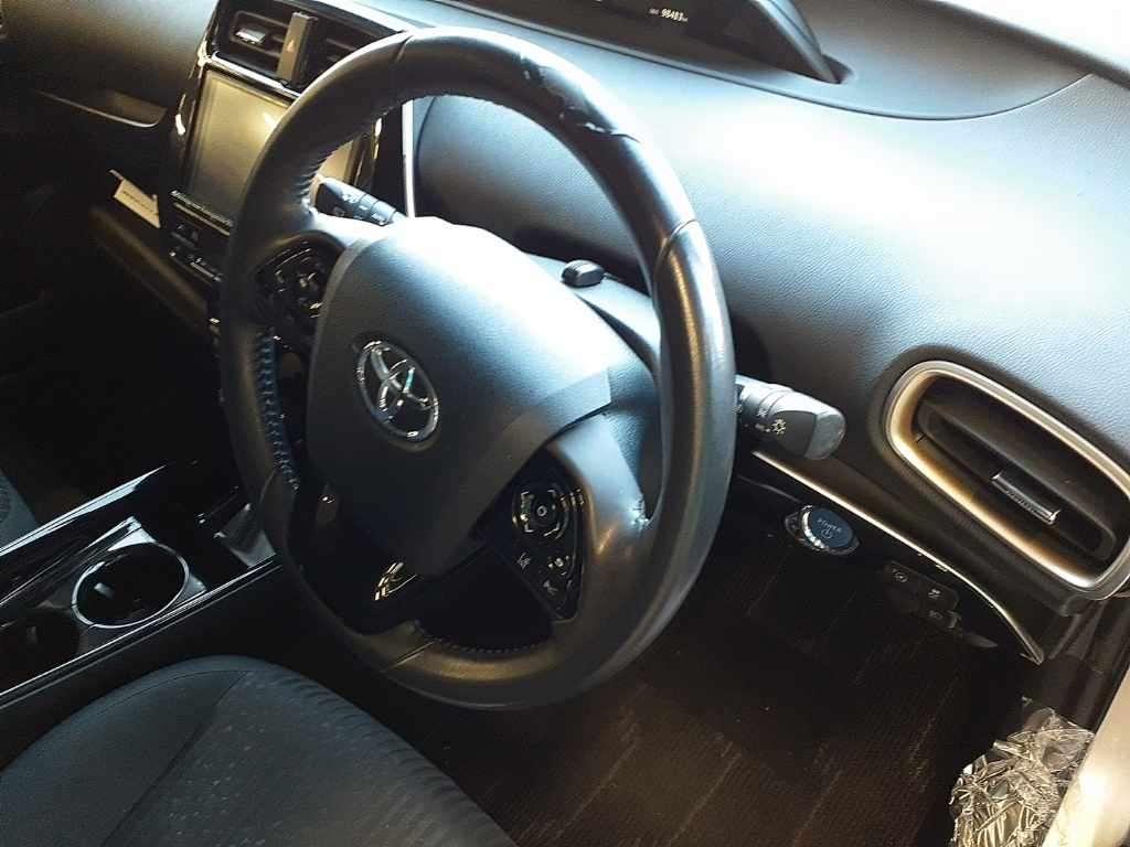 Toyota Prius S SAFETY PLUS TWO TONE