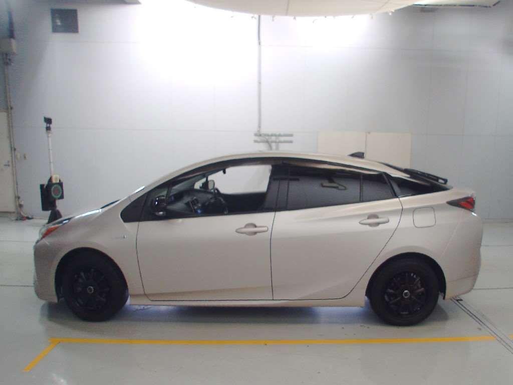 Toyota Prius S SAFETY PLUS TWO TONE