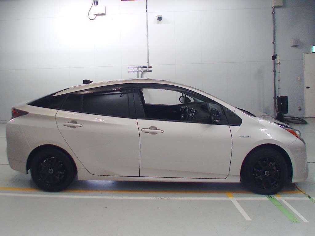 Toyota Prius S SAFETY PLUS TWO TONE