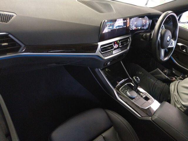 BMW 3 Series 4d 330E M SPORT