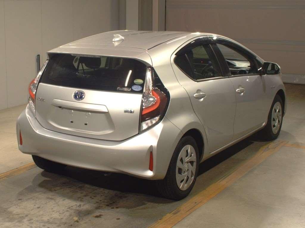 Toyota Aqua L