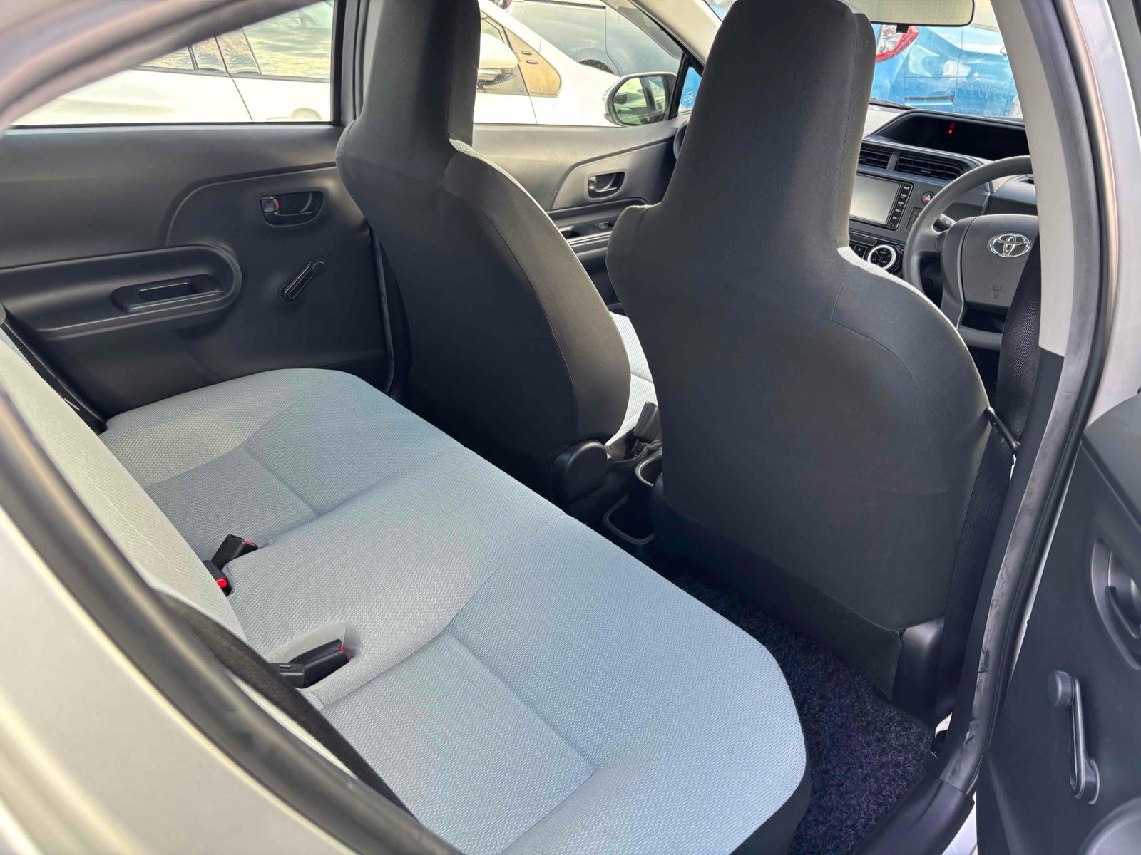 Toyota Aqua L