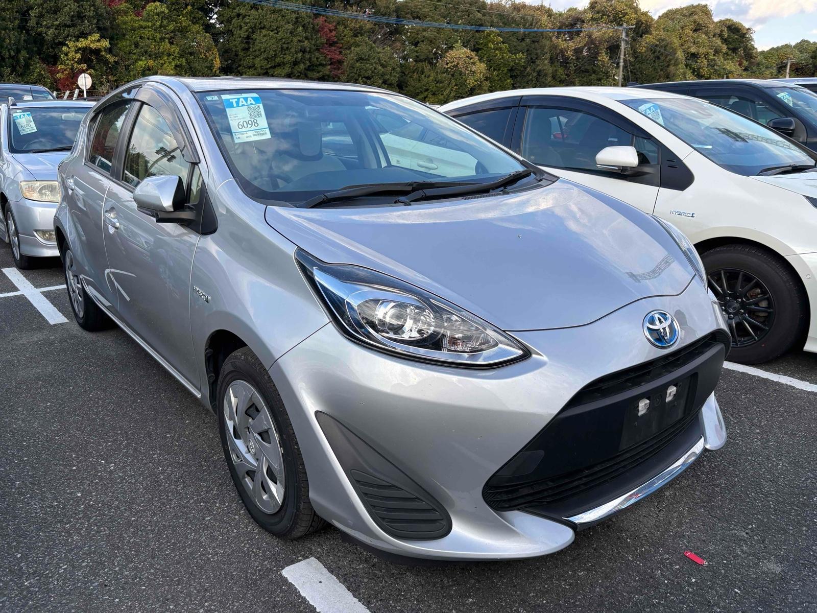 Toyota Aqua L