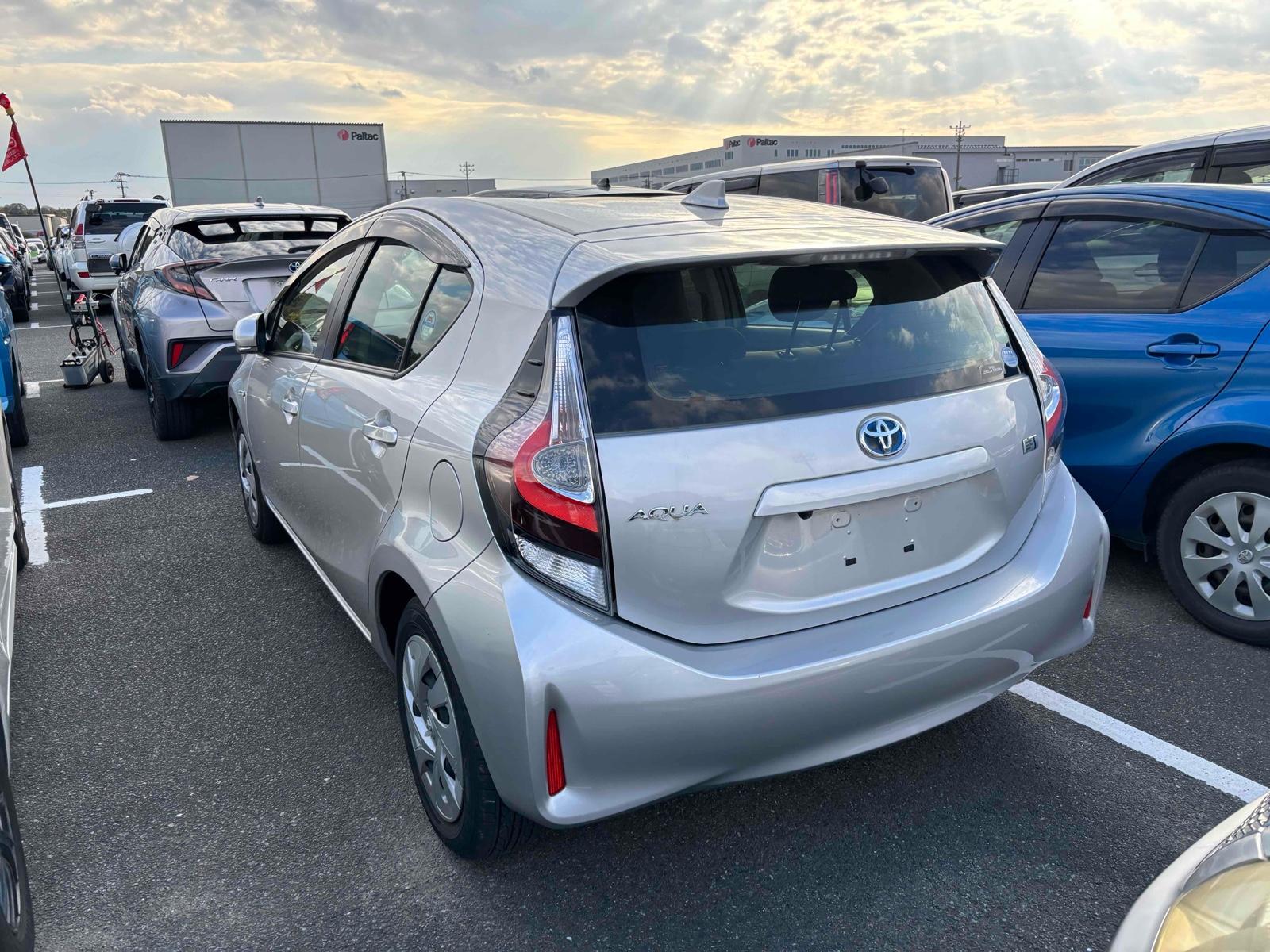 Toyota Aqua L