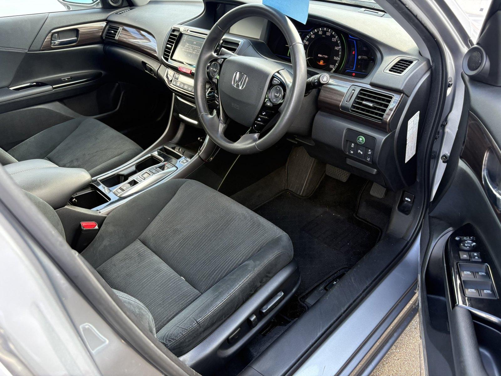 Honda Accord HYBRID LX.