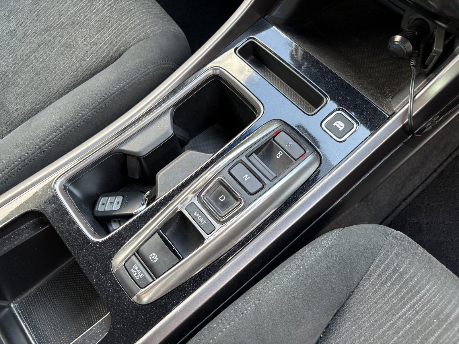 Honda Accord HYBRID LX.