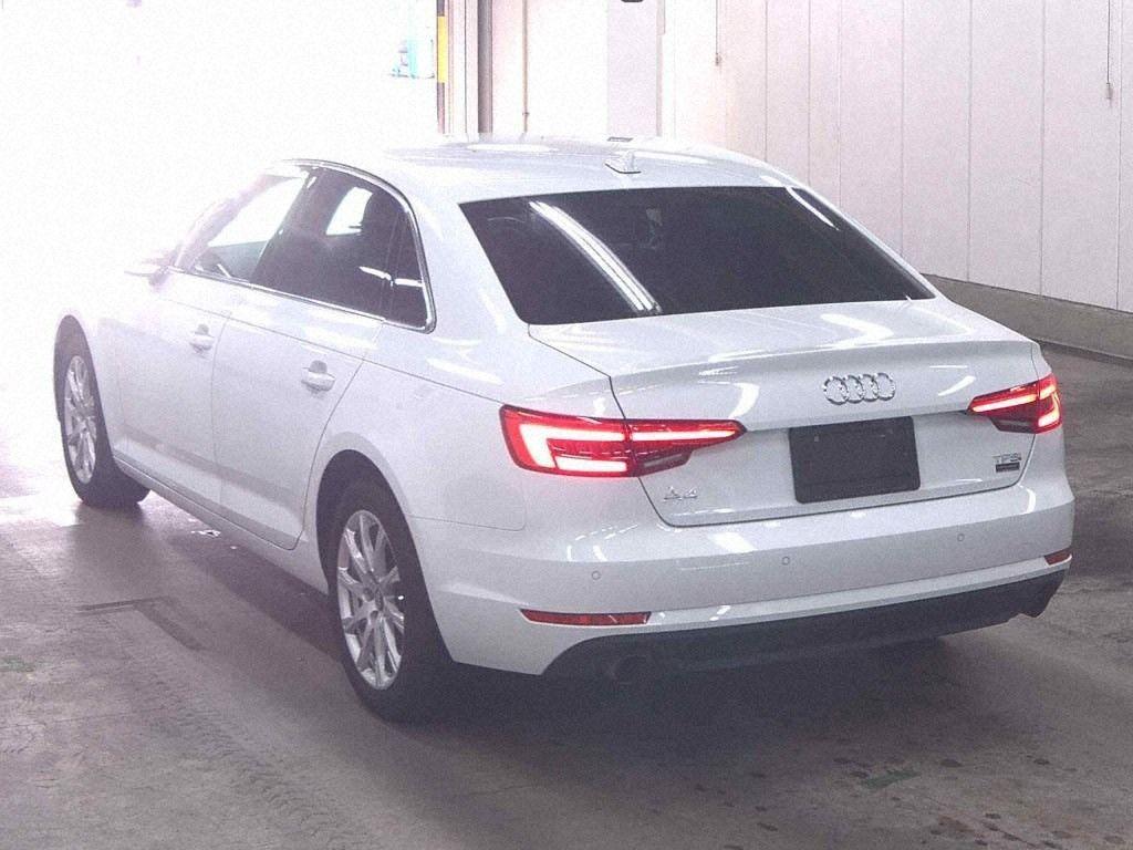 Audi A4 2.0TFSI LED LINE-PKG