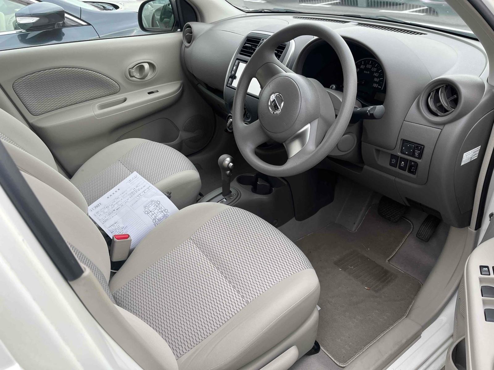 Nissan MARCH X V SELECTION