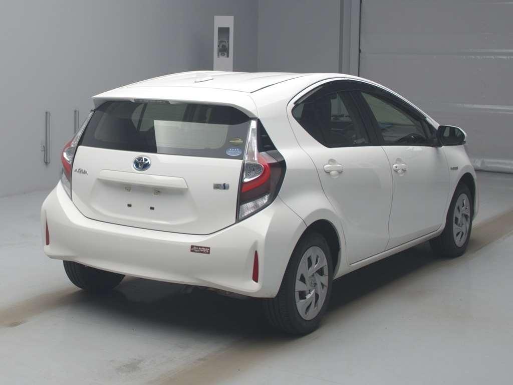 Toyota Aqua L