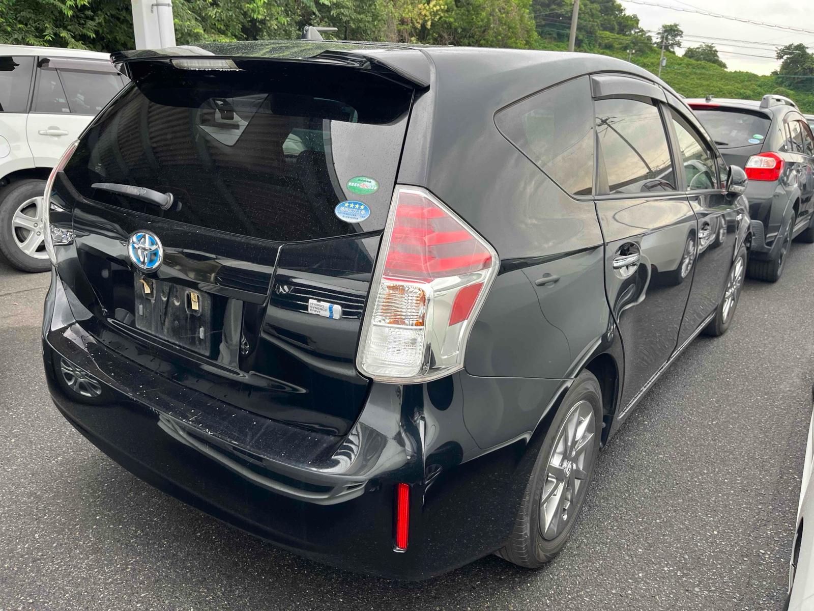 Toyota Prius ALPHA S TUNE BLACK .