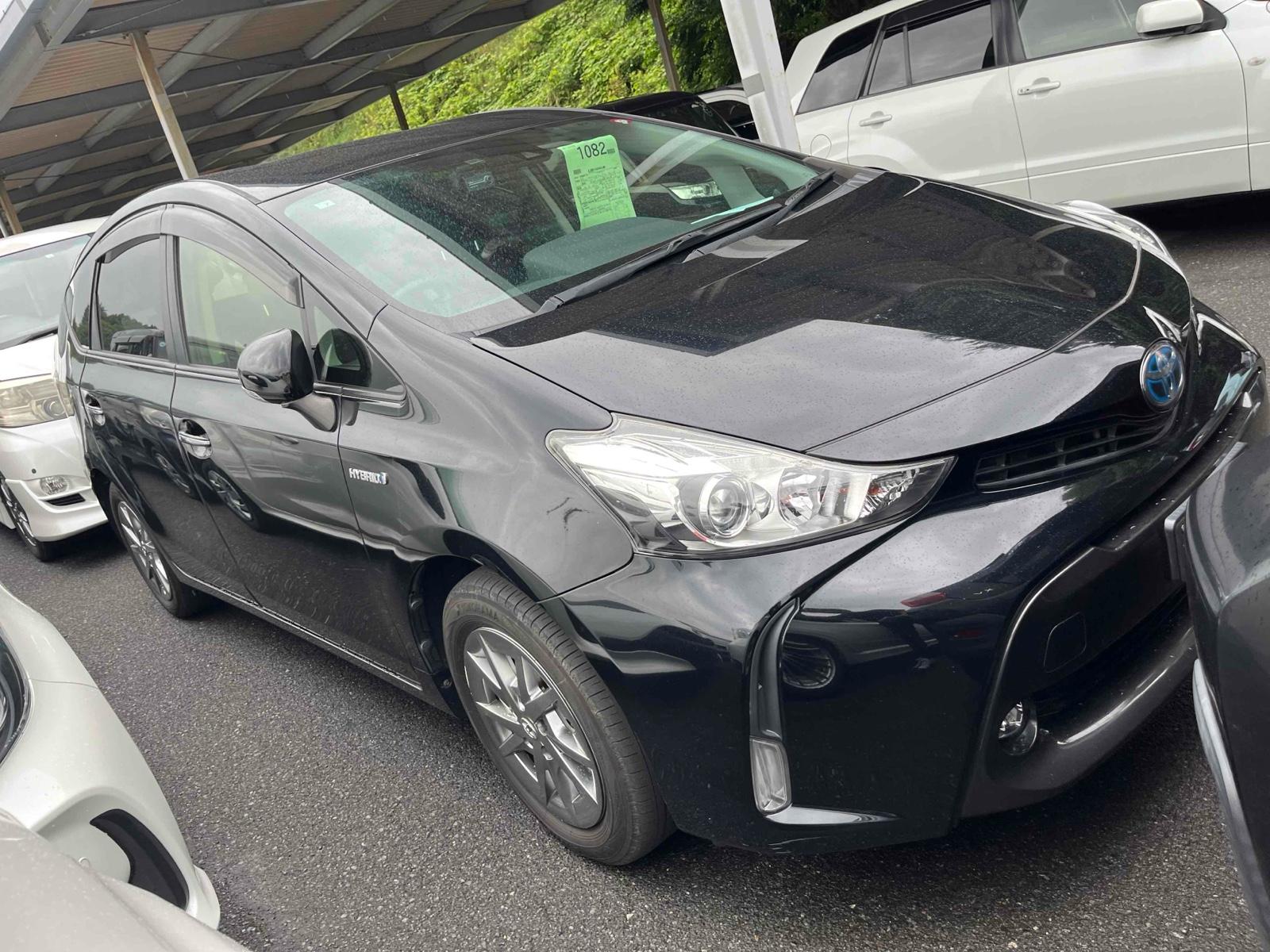 Toyota Prius ALPHA S TUNE BLACK .