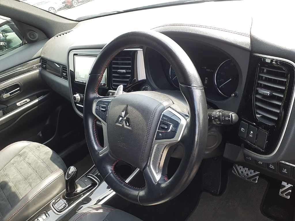 Mitsubishi ｱｳﾄﾗﾝﾀﾞｰPHEV ﾌﾞﾗｯｸｴﾃﾞｨｼｮﾝ 4WD