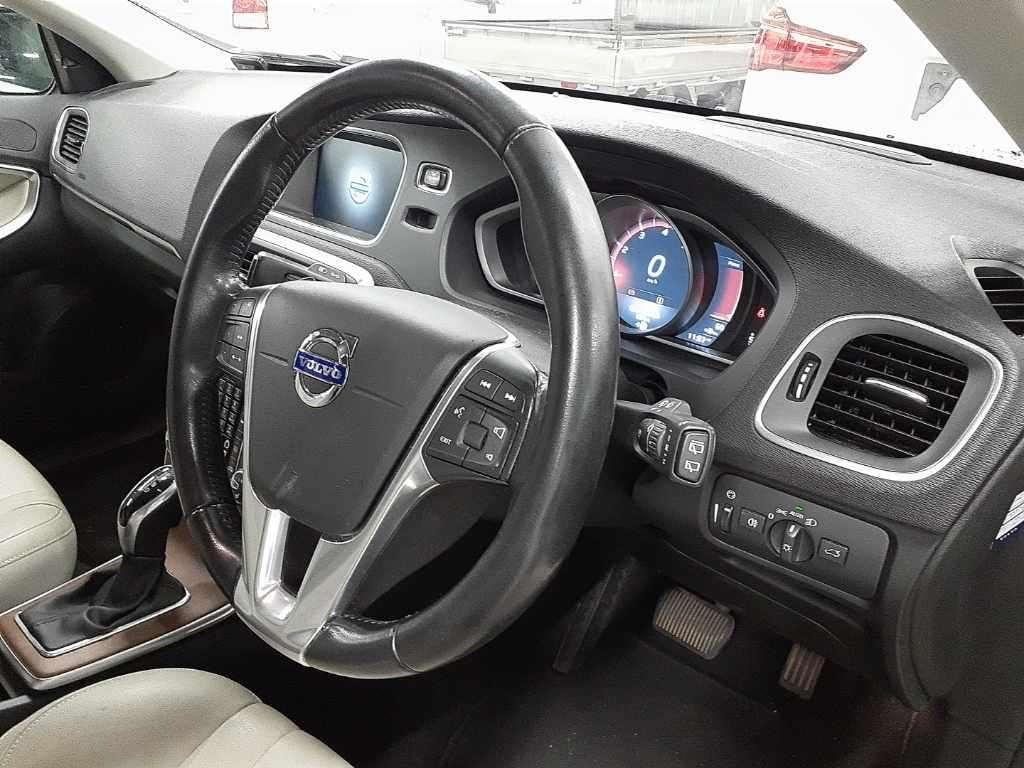Volvo V40 T3 SE
