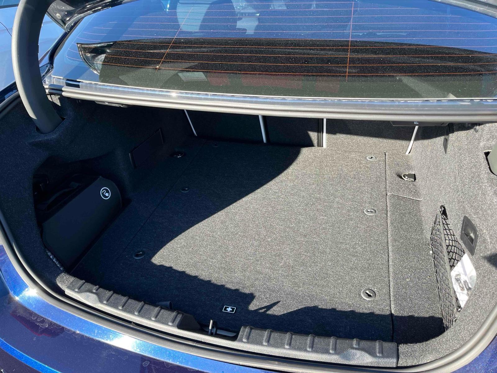 BMW 330 E CELEB RE-SHON EDITION