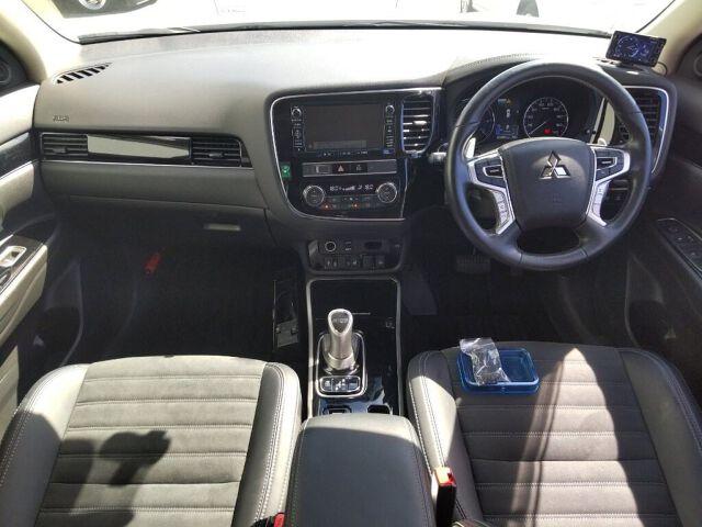 Mitsubishi Outlander Phev 4wd G PLUS PACKAGE