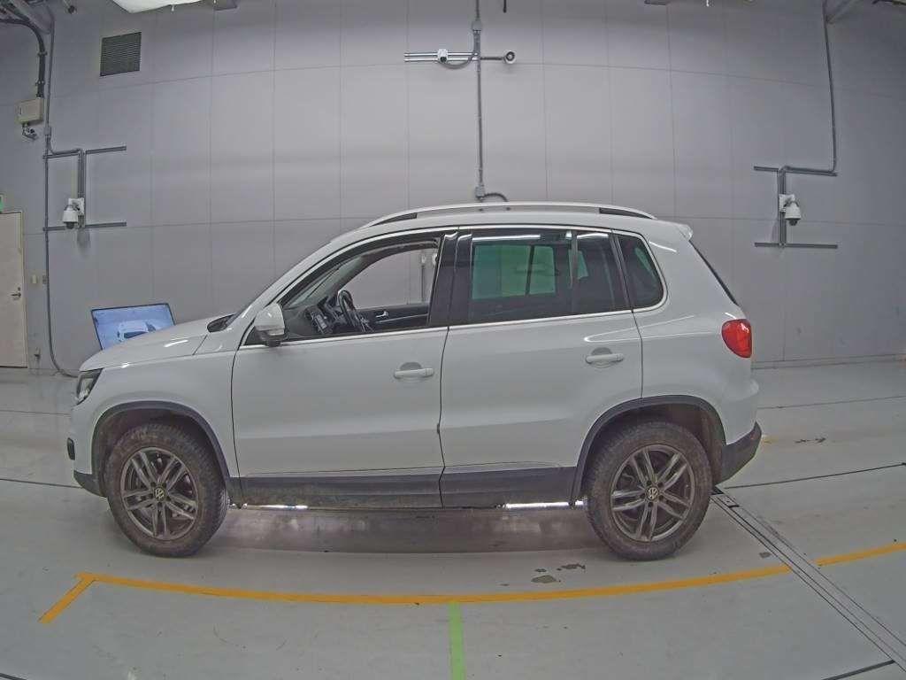 Volkswagen Tiguan SPORT  STYLE 4WD