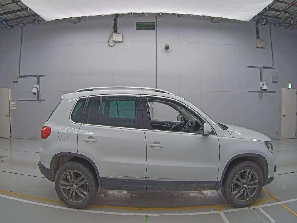 Volkswagen Tiguan SPORT  STYLE 4WD