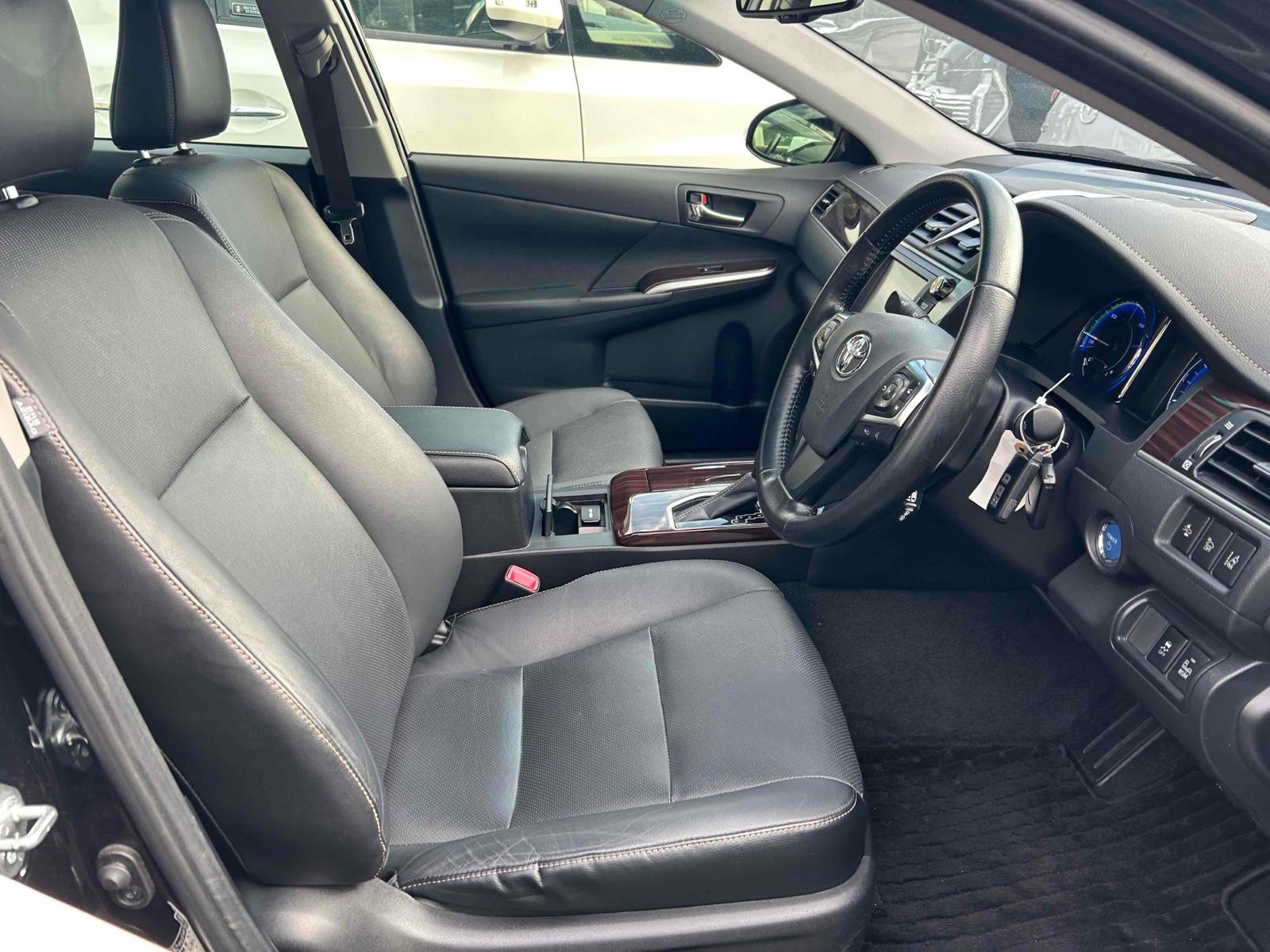 Toyota Camry HYBRID LEATHER PACKAGE