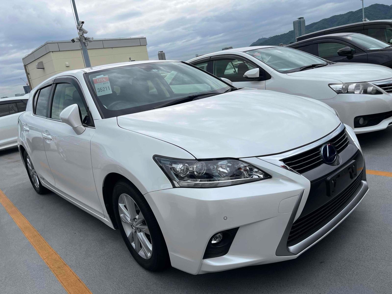 Lexus CT CT200H VERSION C