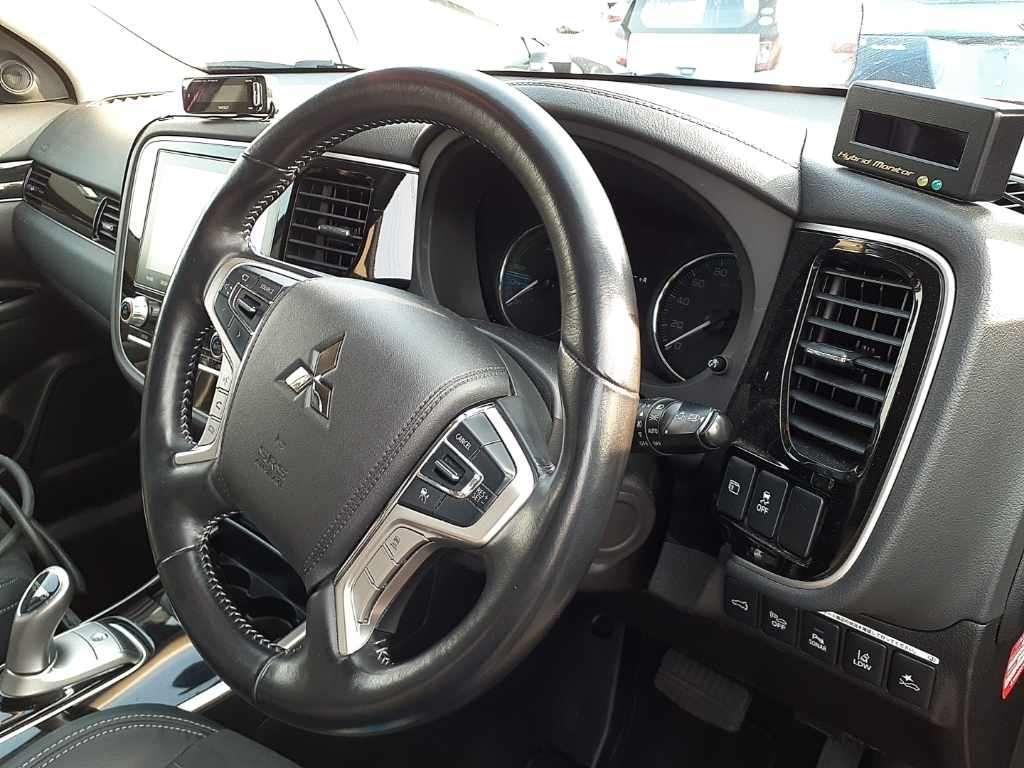 Mitsubishi Outlander Phev G PLUS PACKAGE 4WD