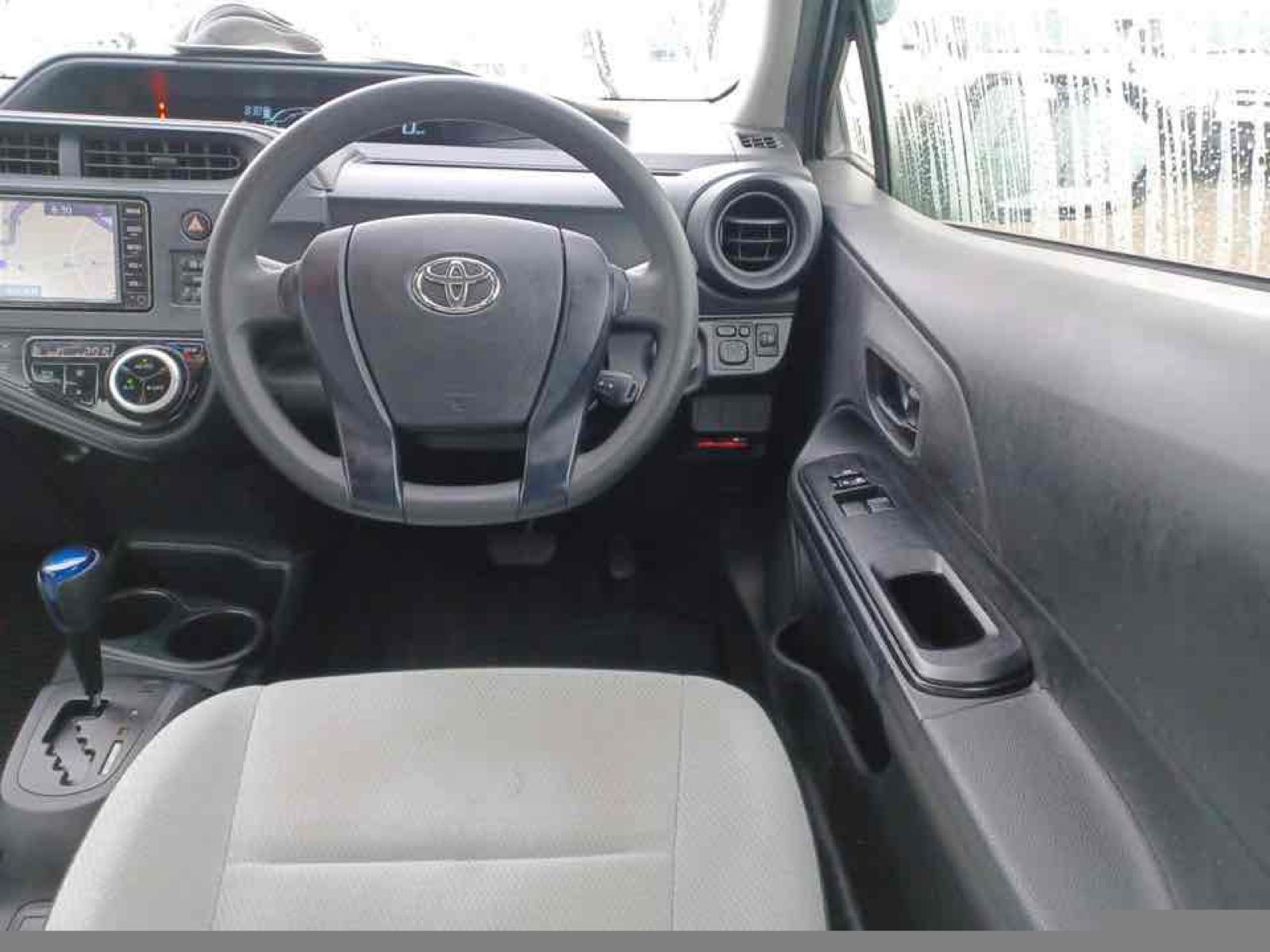 Toyota Aqua 2WD