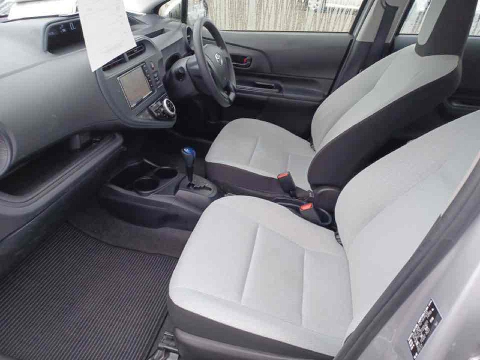 Toyota Aqua 2WD