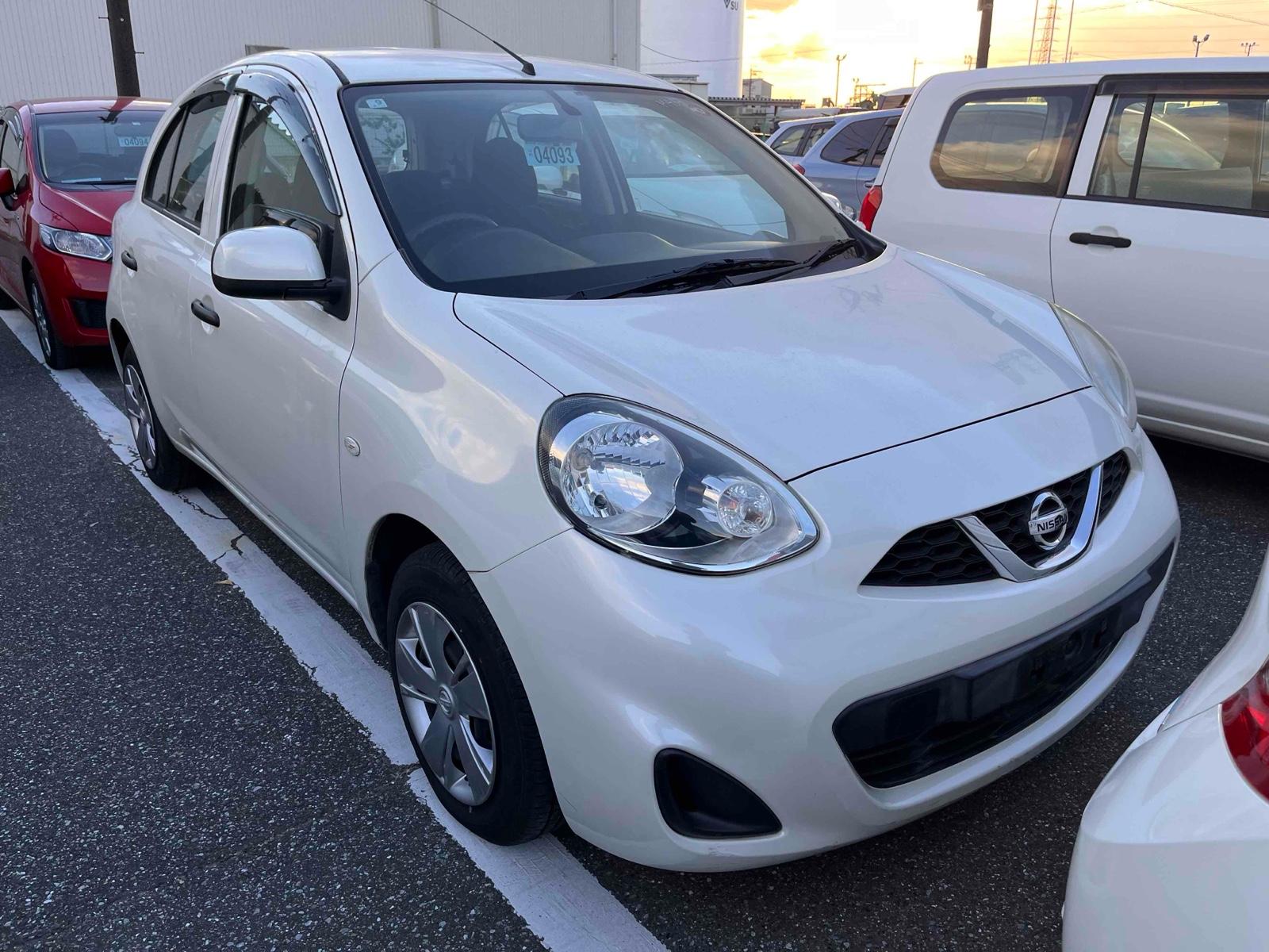 Nissan MARCH S