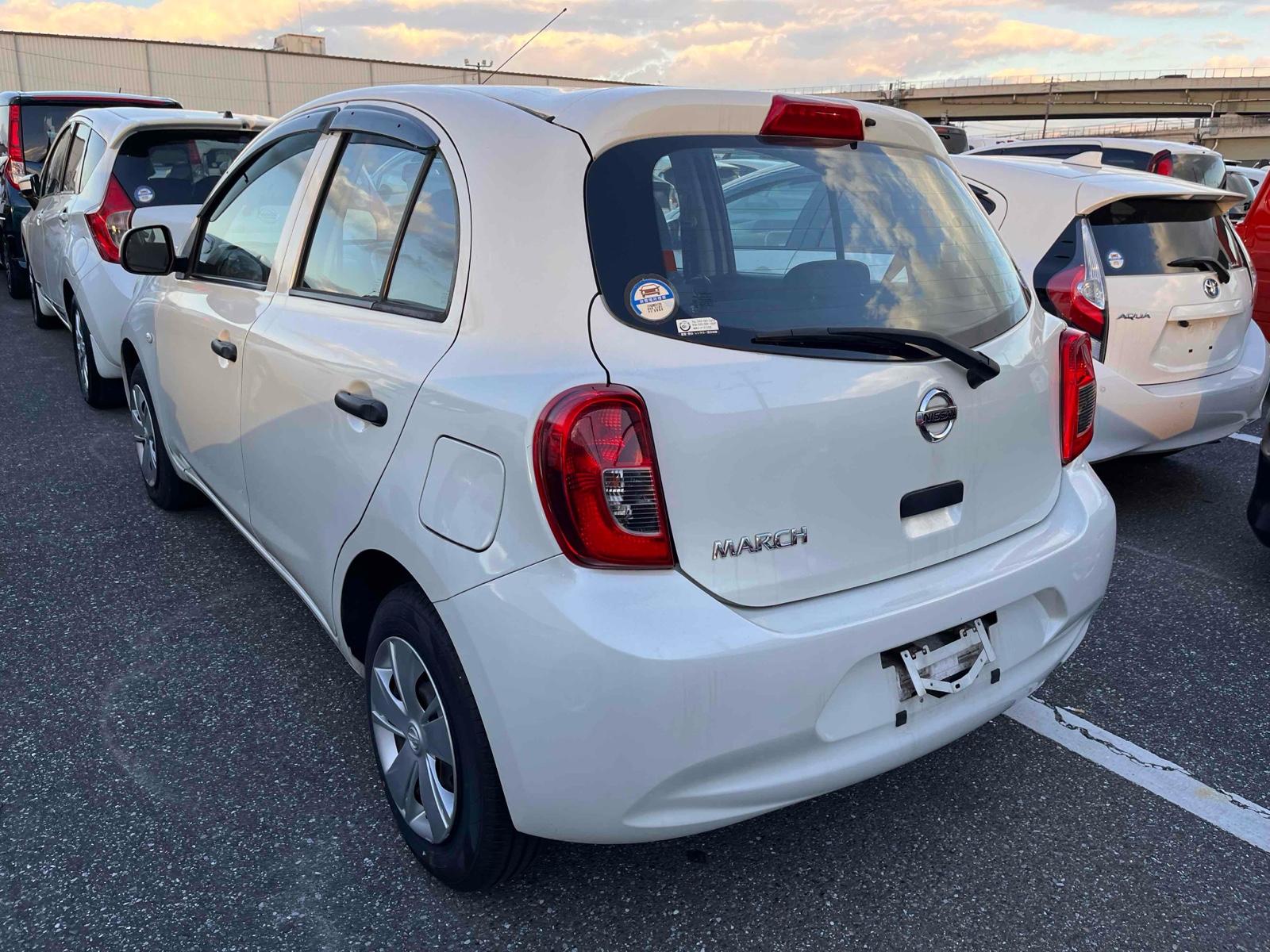 Nissan MARCH S