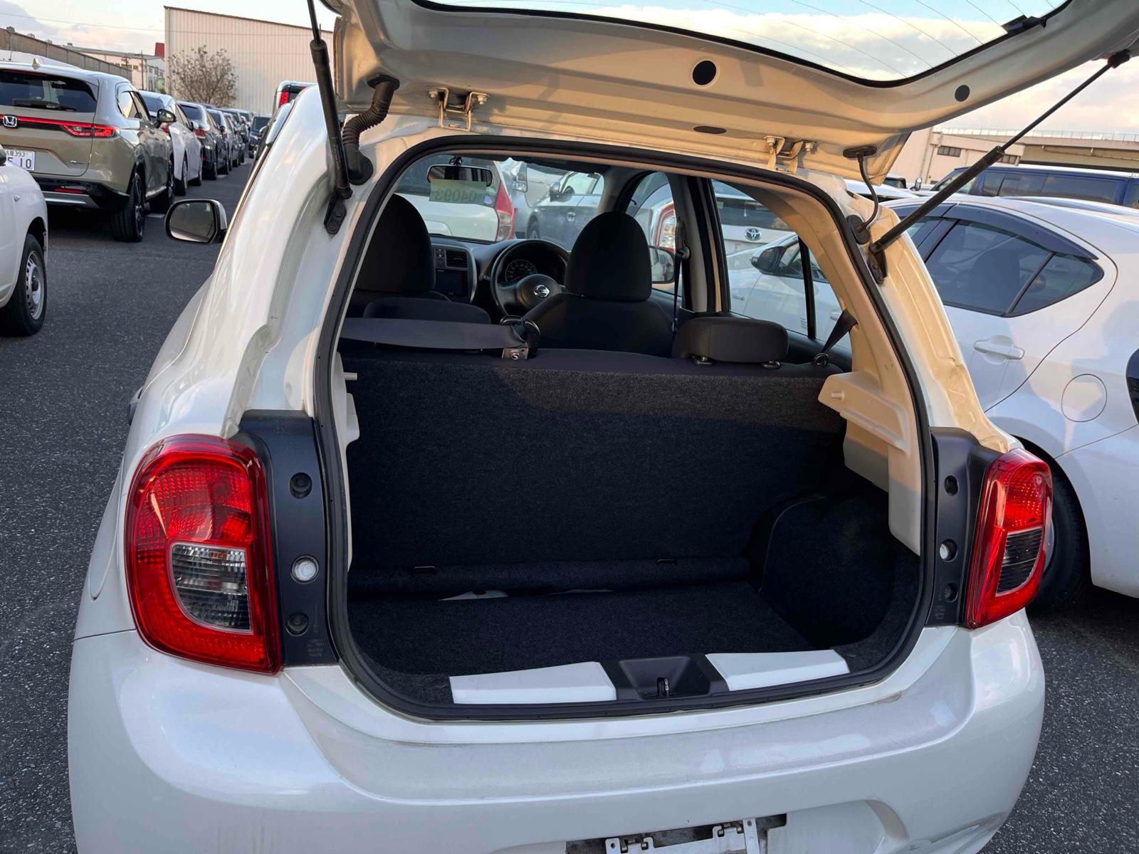 Nissan MARCH S