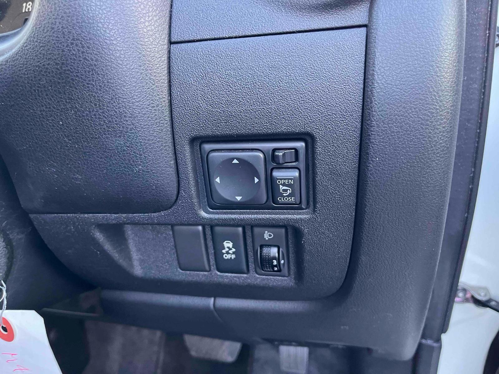 Nissan MARCH S