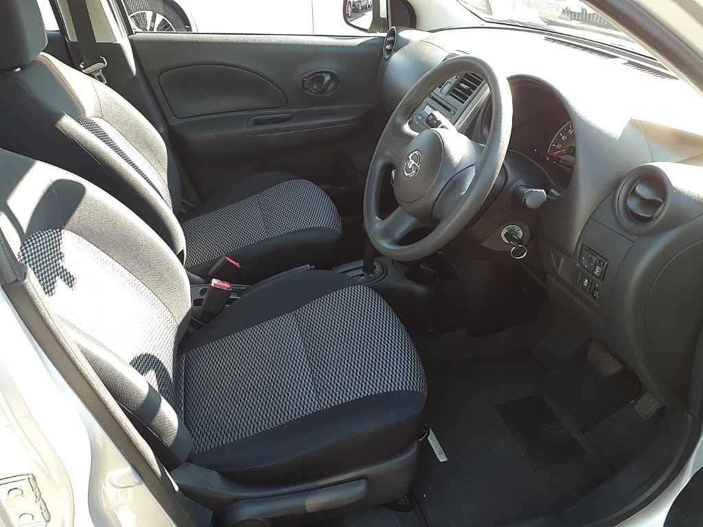 Nissan MARCH S