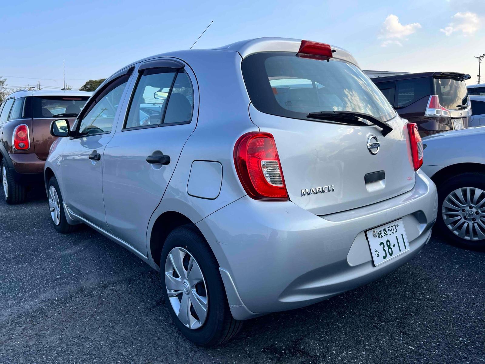 Nissan MARCH S
